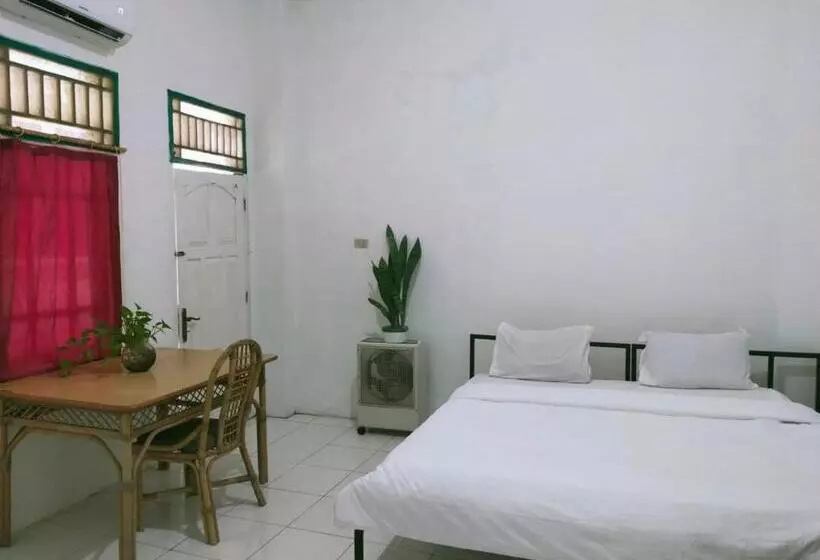 Hotelli Ombai Guest House 27 Syariah Mitra Reddoorz