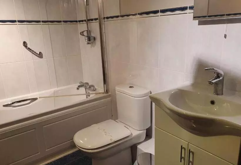 Majatalo Cross Swords Rooms, Skillington