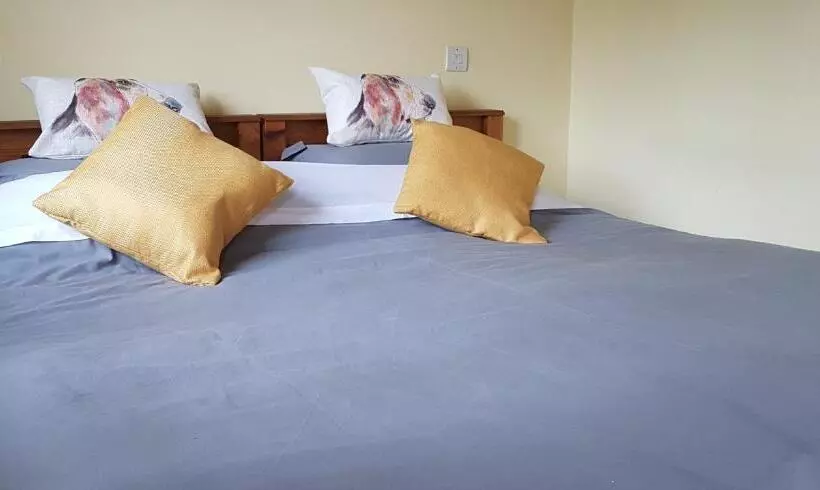 Majatalo Cross Swords Rooms, Skillington