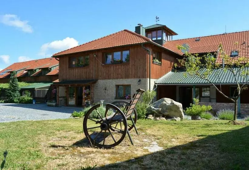 Majatalo Ekofarma Horní Chrášťany