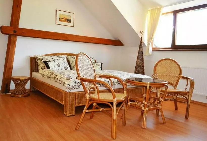 Majatalo Ekofarma Horní Chrášťany