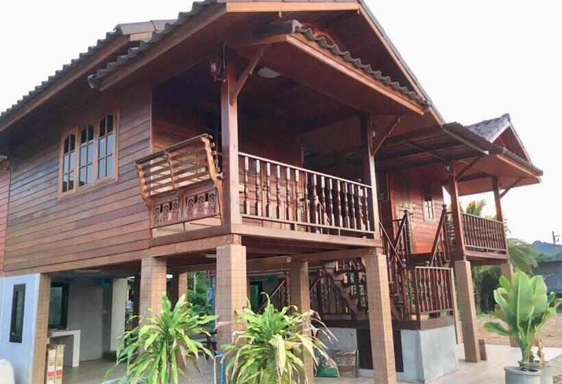 Pensão Life And Love House