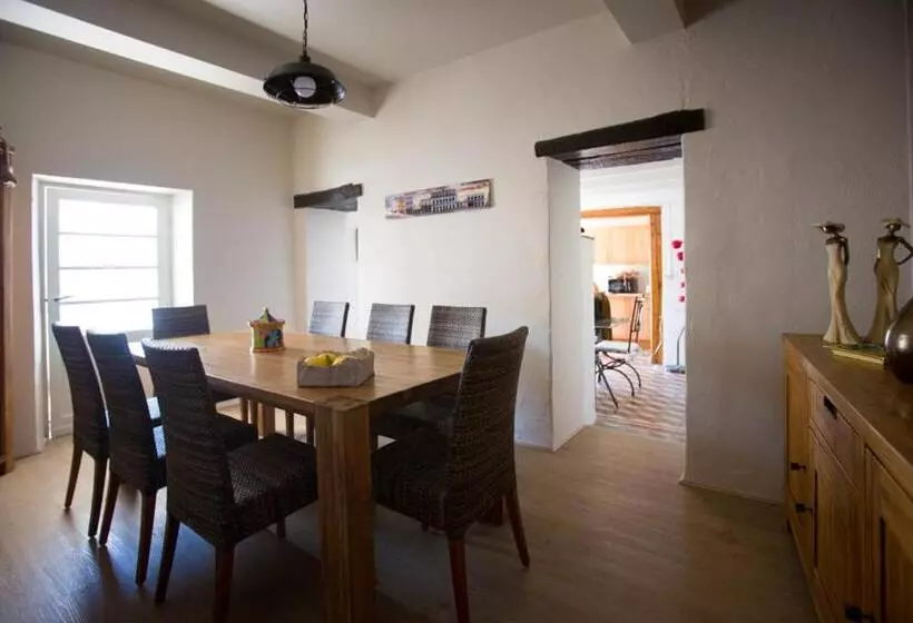 Aamiaismajoitus (B&B) Maison Du Bois