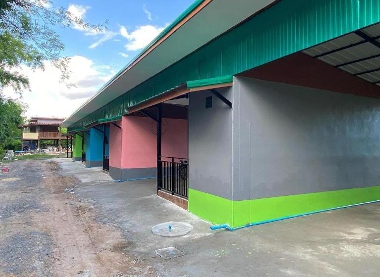 ホテル สวนสบายปลายนารีสอร์ท