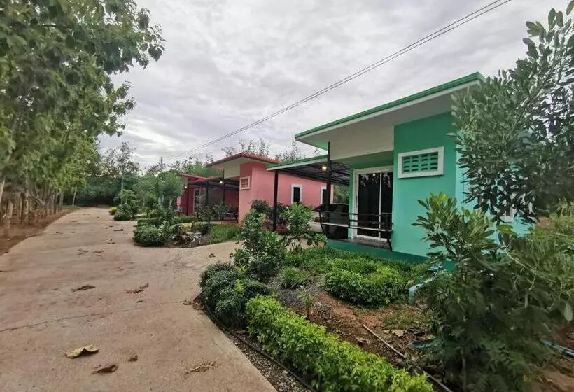 ホテル สวนสบายปลายนารีสอร์ท