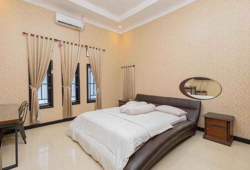 בית מלון כפרי Boss Residence Serang Mitra Reddoorz