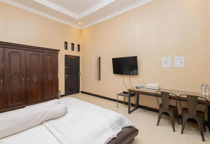 בית מלון כפרי Boss Residence Serang Mitra Reddoorz