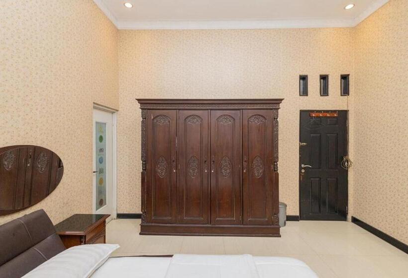 בית מלון כפרי Boss Residence Serang Mitra Reddoorz