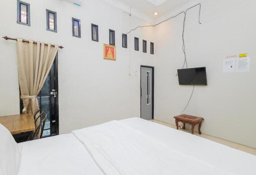 בית מלון כפרי Boss Residence Serang Mitra Reddoorz