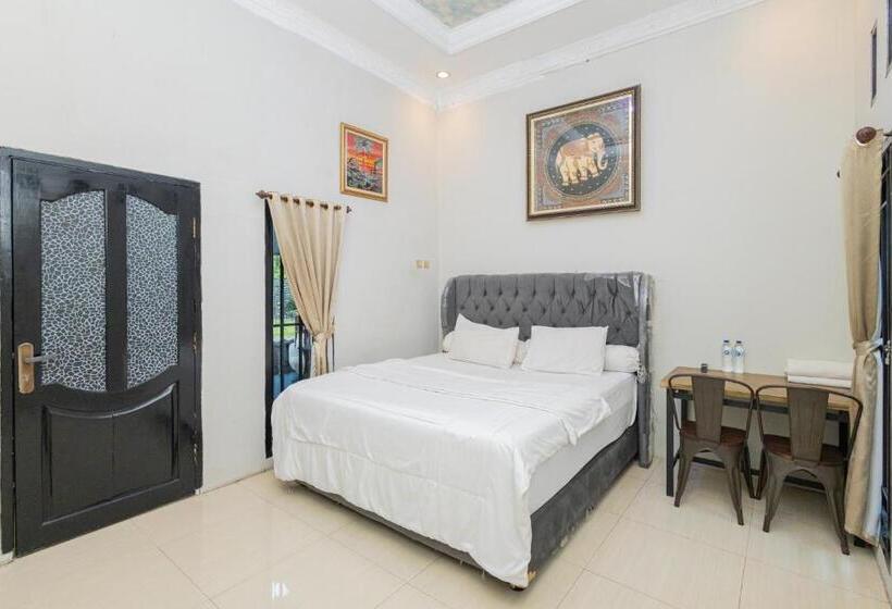 בית מלון כפרי Boss Residence Serang Mitra Reddoorz