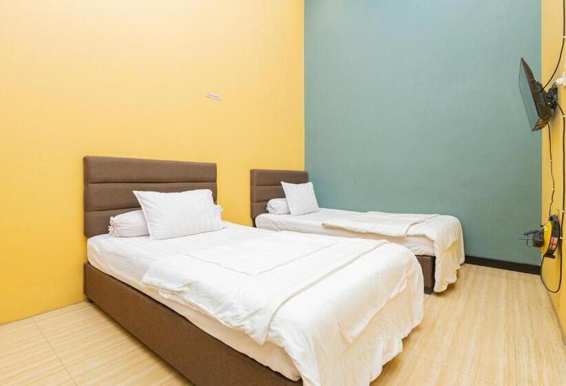 בית מלון כפרי Boss Residence Serang Mitra Reddoorz