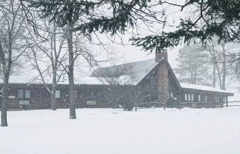 Hotelli Foggy Mountain Lodge