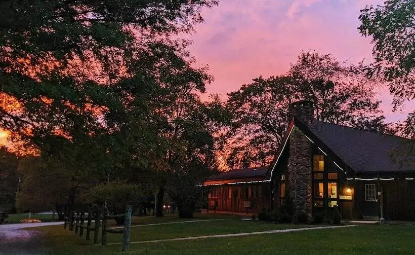 Hotelli Foggy Mountain Lodge