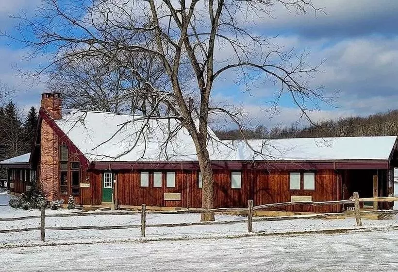 Hotelli Foggy Mountain Lodge