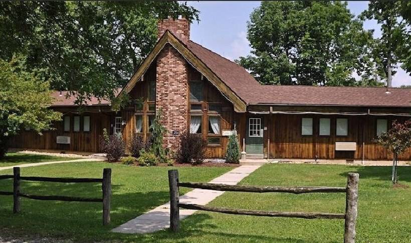 Отель Foggy Mountain Lodge