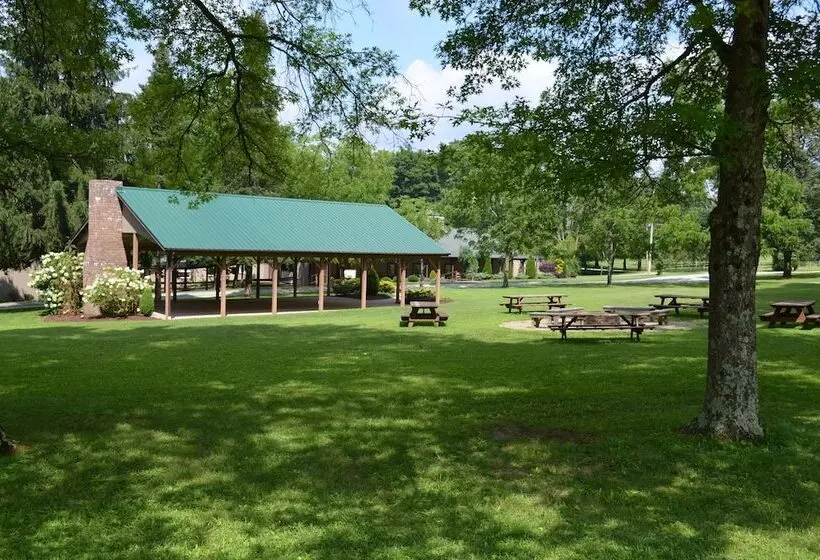 Hotelli Foggy Mountain Lodge