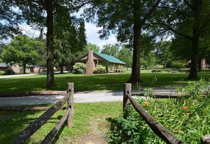 Hotelli Foggy Mountain Lodge