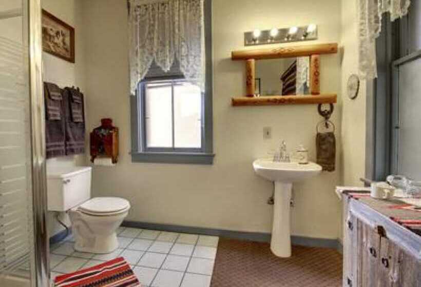 فندق Ghost City Inn