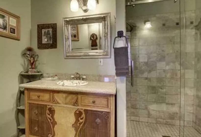 Hotelli Ghost City Inn