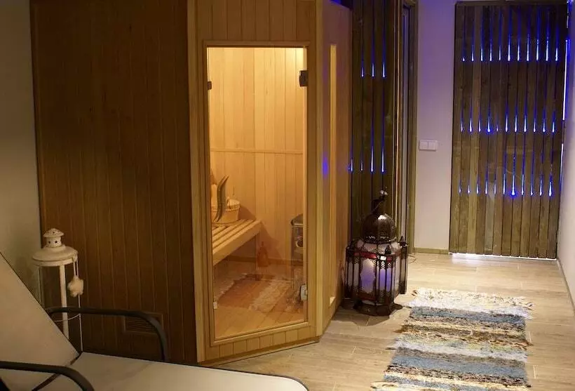 Hotelli Les Suites   Adults Only