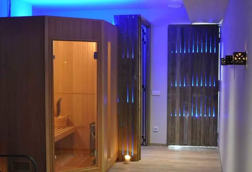 Hotelli Les Suites   Adults Only