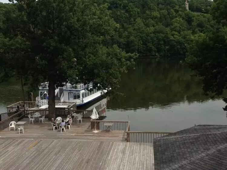 Hotelli Paddle Wheel Inn