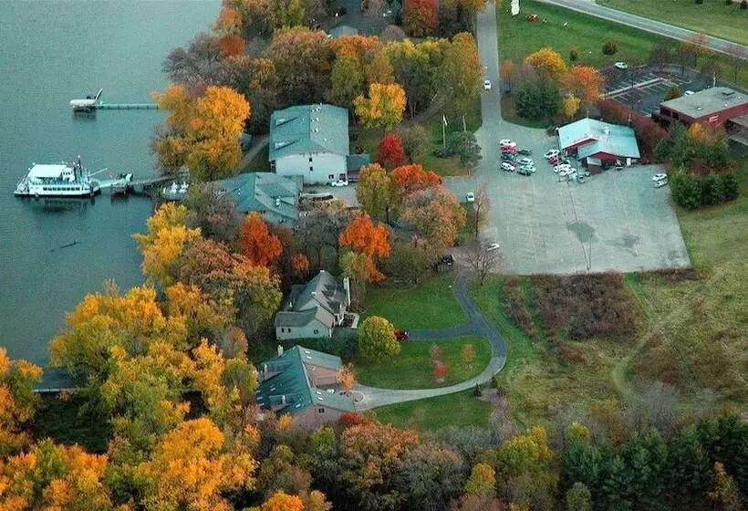 Hotelli Paddle Wheel Inn