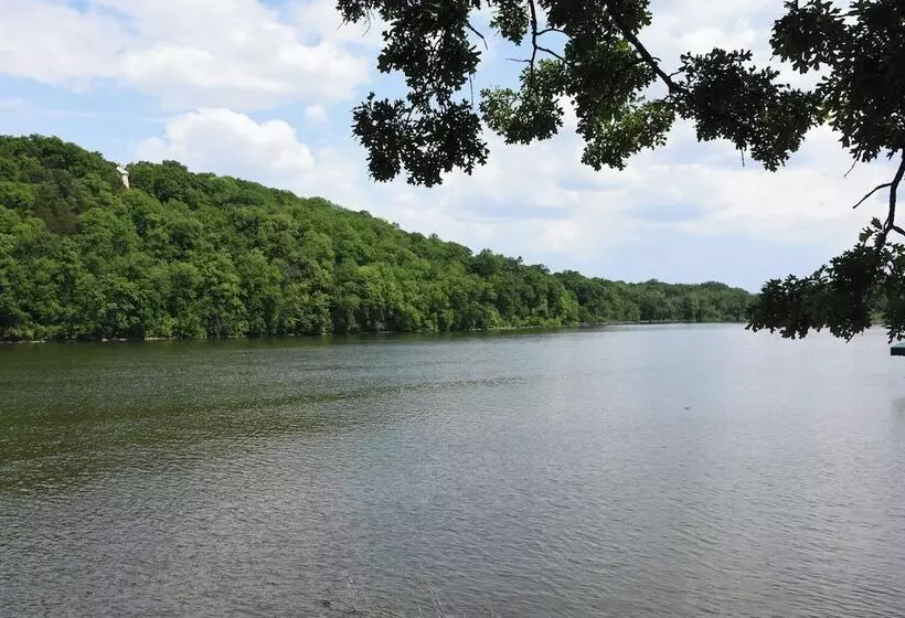 Hotelli Paddle Wheel Inn