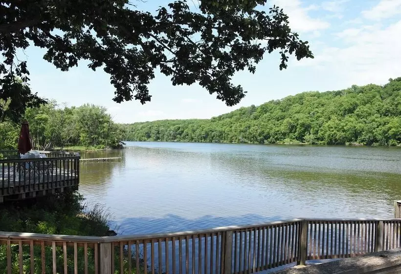 Hotelli Paddle Wheel Inn