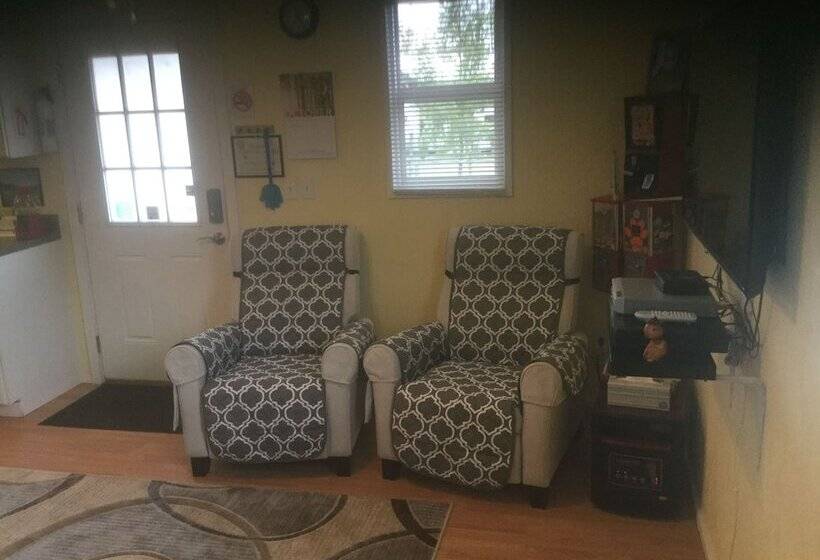 ホテル Rock Ridge Rentals