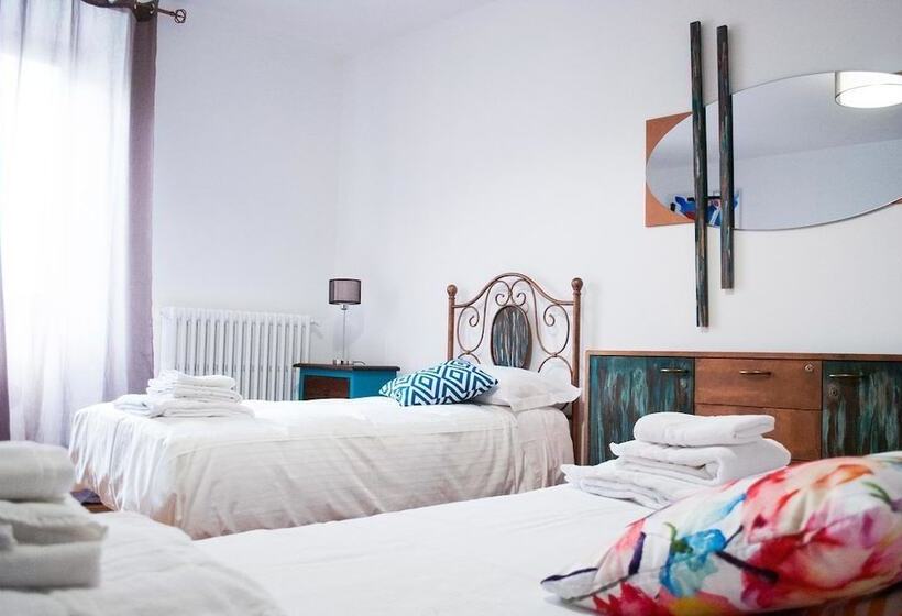 민박 Domus Angularia