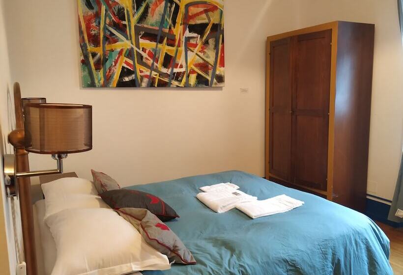 민박 Domus Angularia