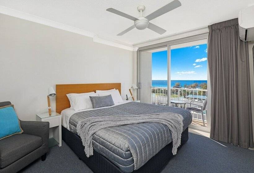 Elouera Tower Beachfront Apartments