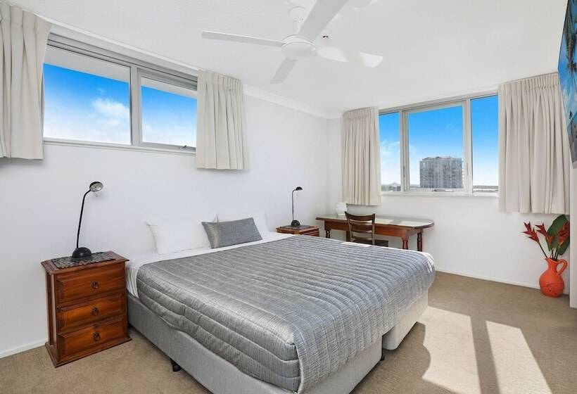 Elouera Tower Beachfront Apartments