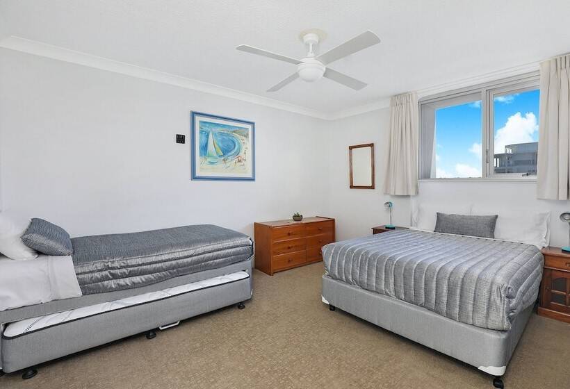 Elouera Tower Beachfront Apartments