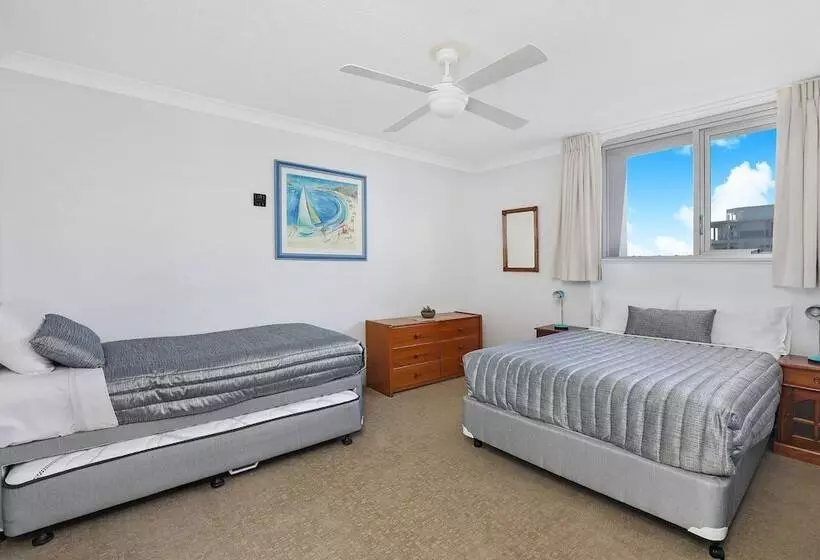 Elouera Tower Beachfront Apartments