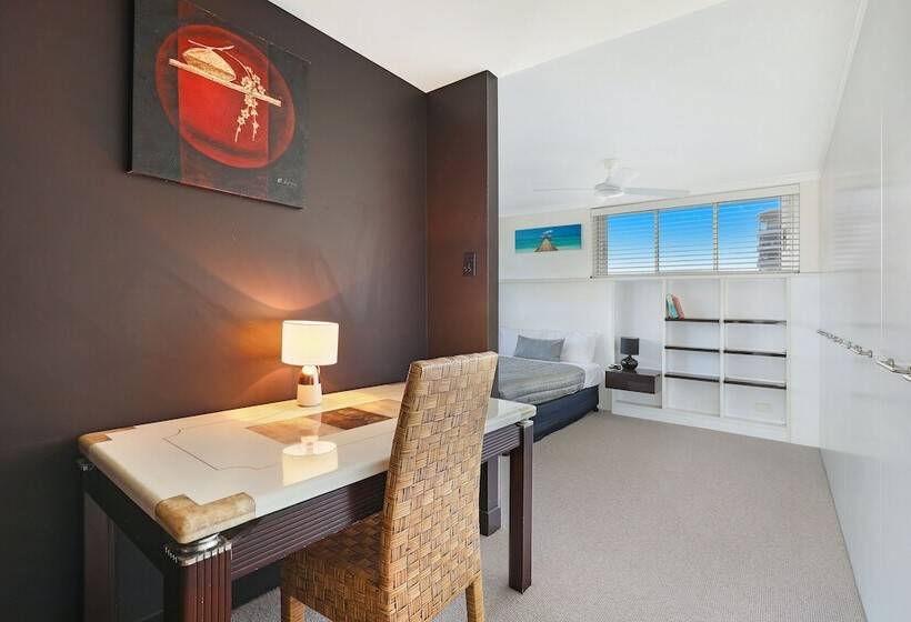 Elouera Tower Beachfront Apartments