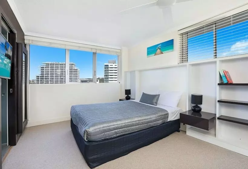 Elouera Tower Beachfront Apartments