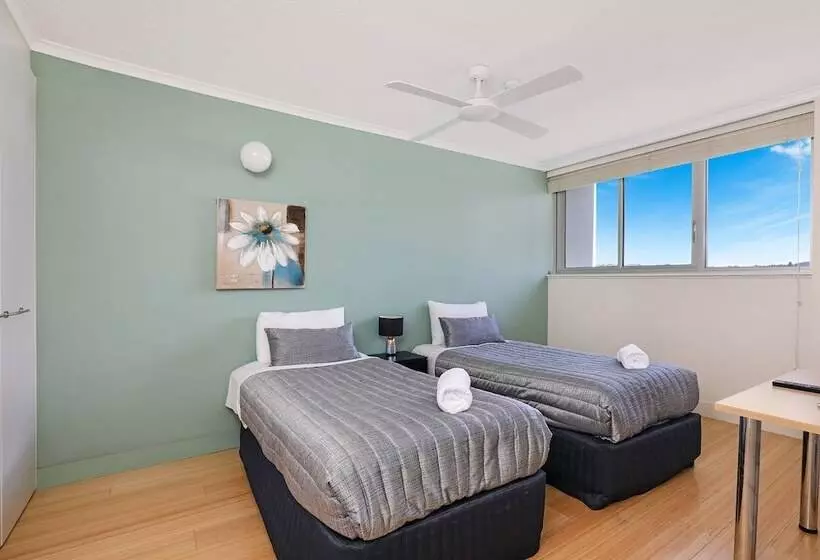 Elouera Tower Beachfront Apartments