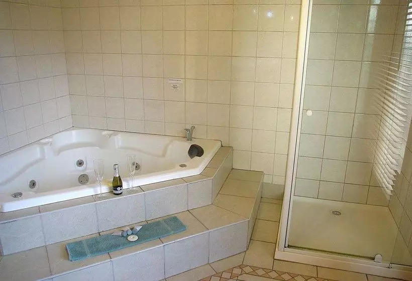 فندق Anglesea Family Caravan Park