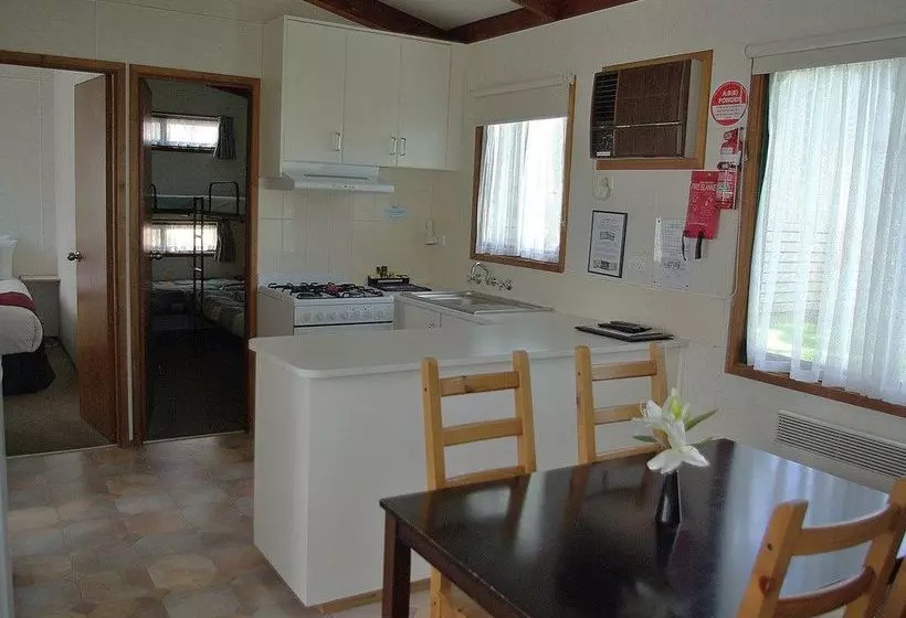 فندق Anglesea Family Caravan Park