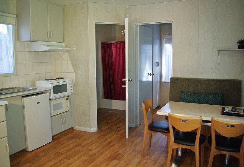 فندق Anglesea Family Caravan Park