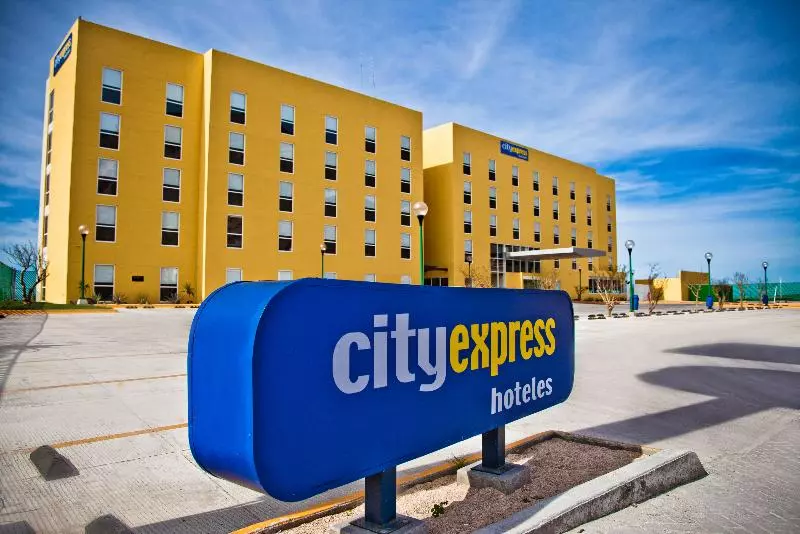 فندق City Express By Marriott La Paz
