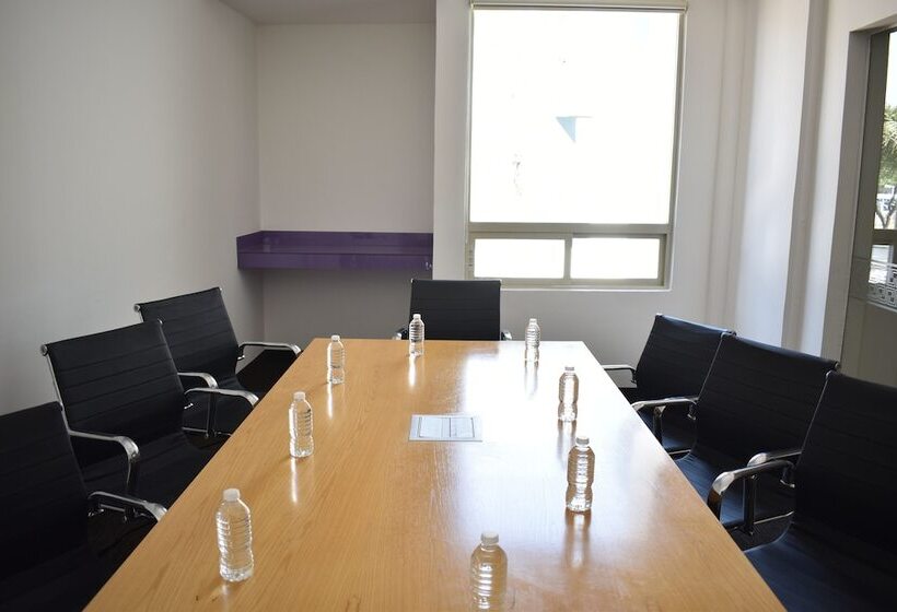 هتل Inhouse León