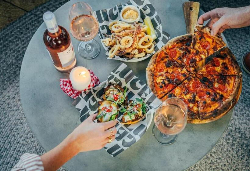 Отель Karratha International