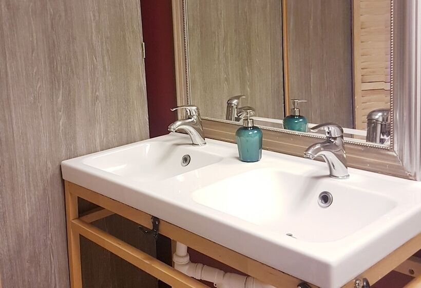 בית מלון כפרי Crafoord Place   Hostel