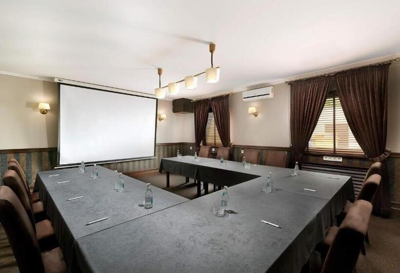 فندق The Amber Business & Spa