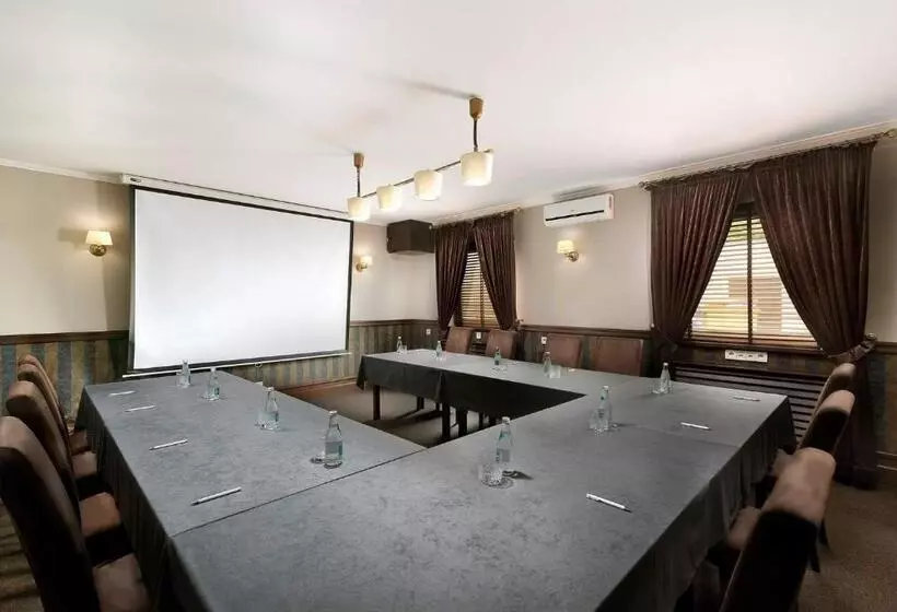 Hotelli The Amber Business & Spa