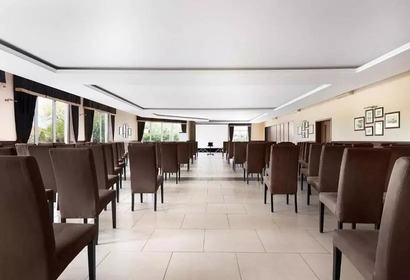 Hotelli The Amber Business & Spa