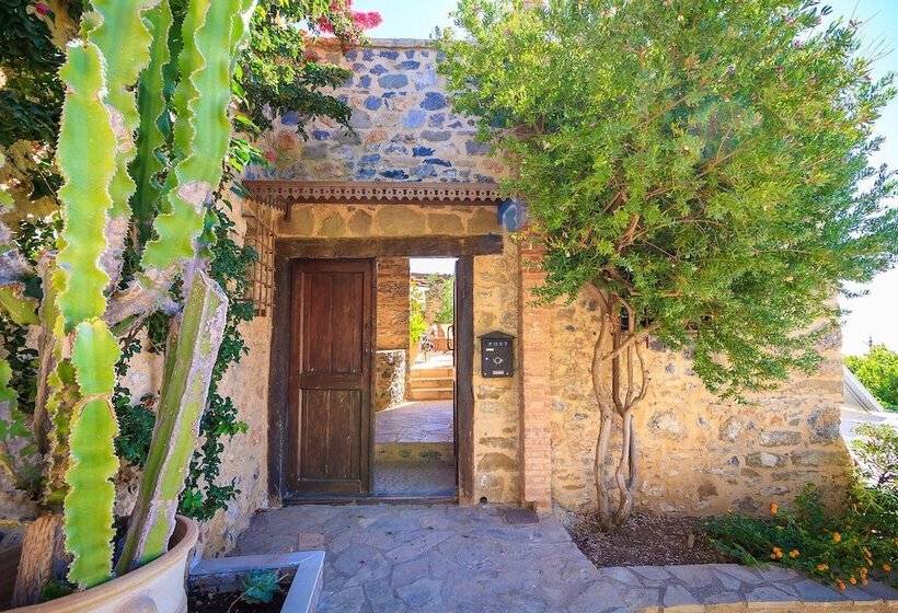 Dorovinis Country Houses